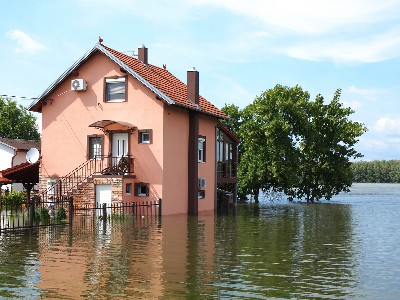 Wichury i zalania - przyda Ci się ubezpieczenie nieruchomości