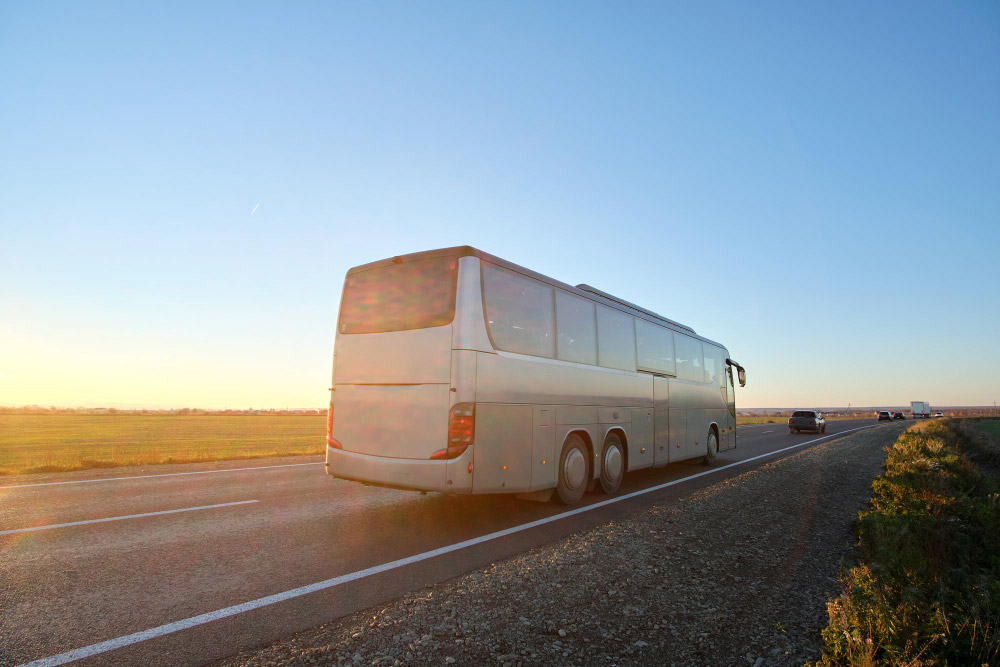 Jak przygotować się na długą podróż autobusem? — 9 praktycznych wskazówek 