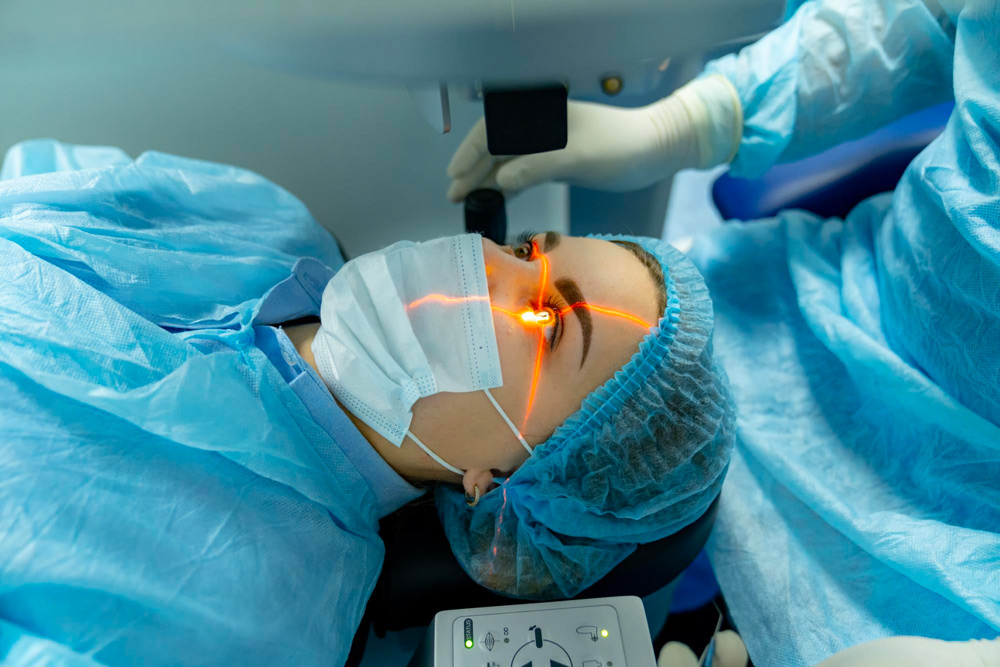 Zaćma – objawy, leczenie, powikłania po operacji katarakty 